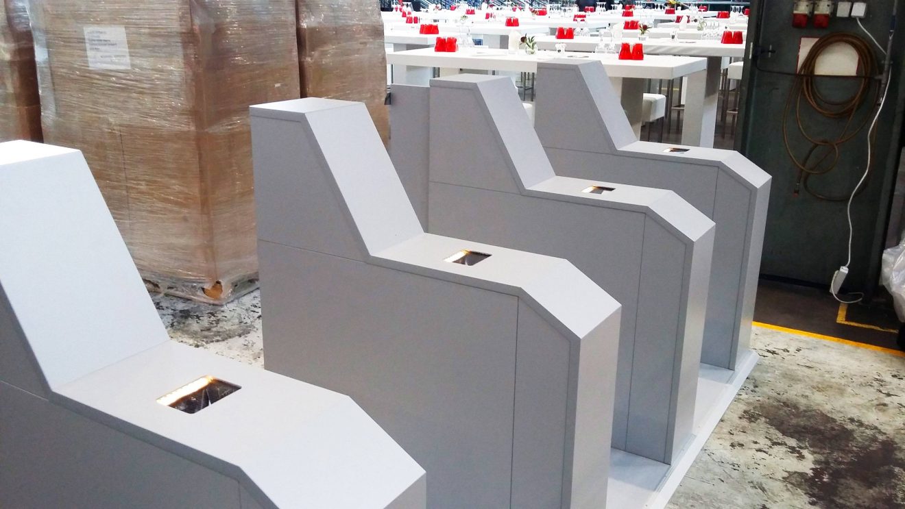 Mit Standscannern in Flughafen-Optik wurden bei der 60-Jahr-Feier von Austrian Airlines insgesamt 2.500 hochkarätige Gäste eingecheckt