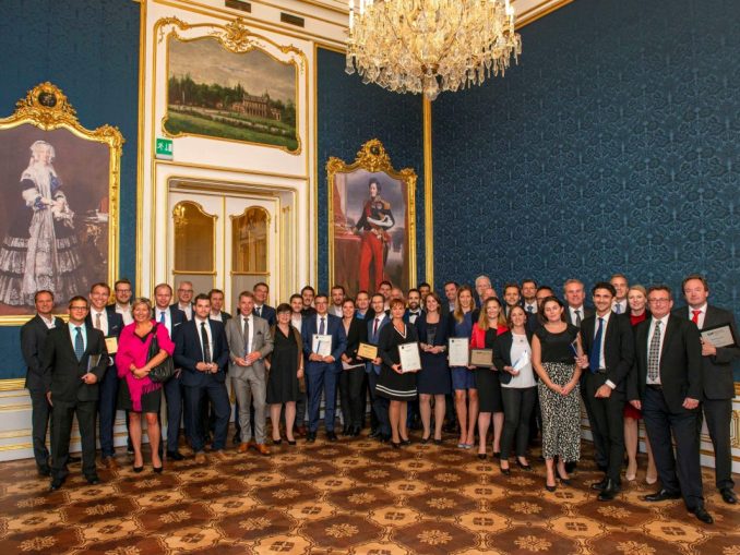 1_Gruppenfoto_alle_Quality_Award_Gewinner_c_SAP_Curt_Themessl