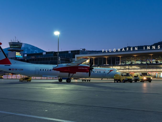 20_Peter Norz_Vorfeld Abenddämmerung März17 1,1 Mio. Passagiere starteten und landeten 2017 am Flughafen Innsbruck.