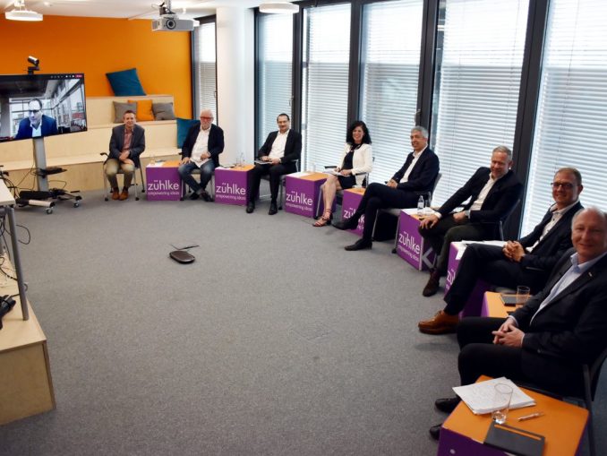 21F15167 Zu Gast bei Zühlke: (v.r.n.l.): M. Zandonella, M. Porak, M. Unterschweiger, R. Marchl, C. Wahlmüller, B. Zimmermann, R. Hable, J. Dobretsberger und R. Stadler. (c) timeline/Rudi Handl