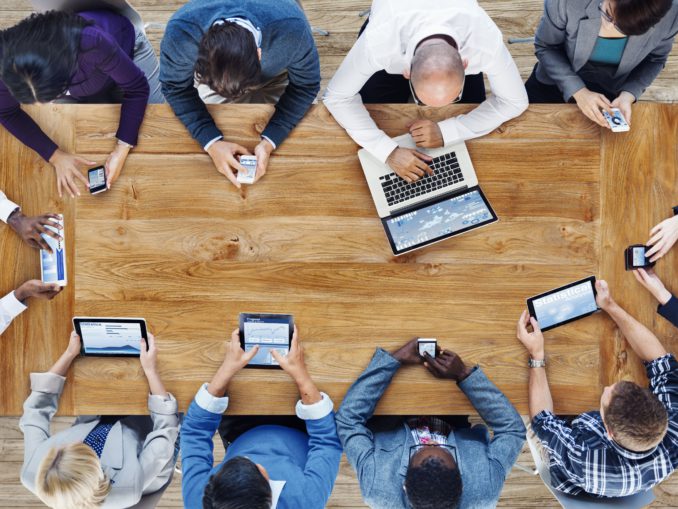 34_Fabasoft_Shutterstock_Raxpixel Eine Digitalisierungsplattform kann helfen, Organisationen rasch in Richtung Kunden, Partner oder Lieferanten digital zu erweitern. (c) Shutterstock – Raxpixel