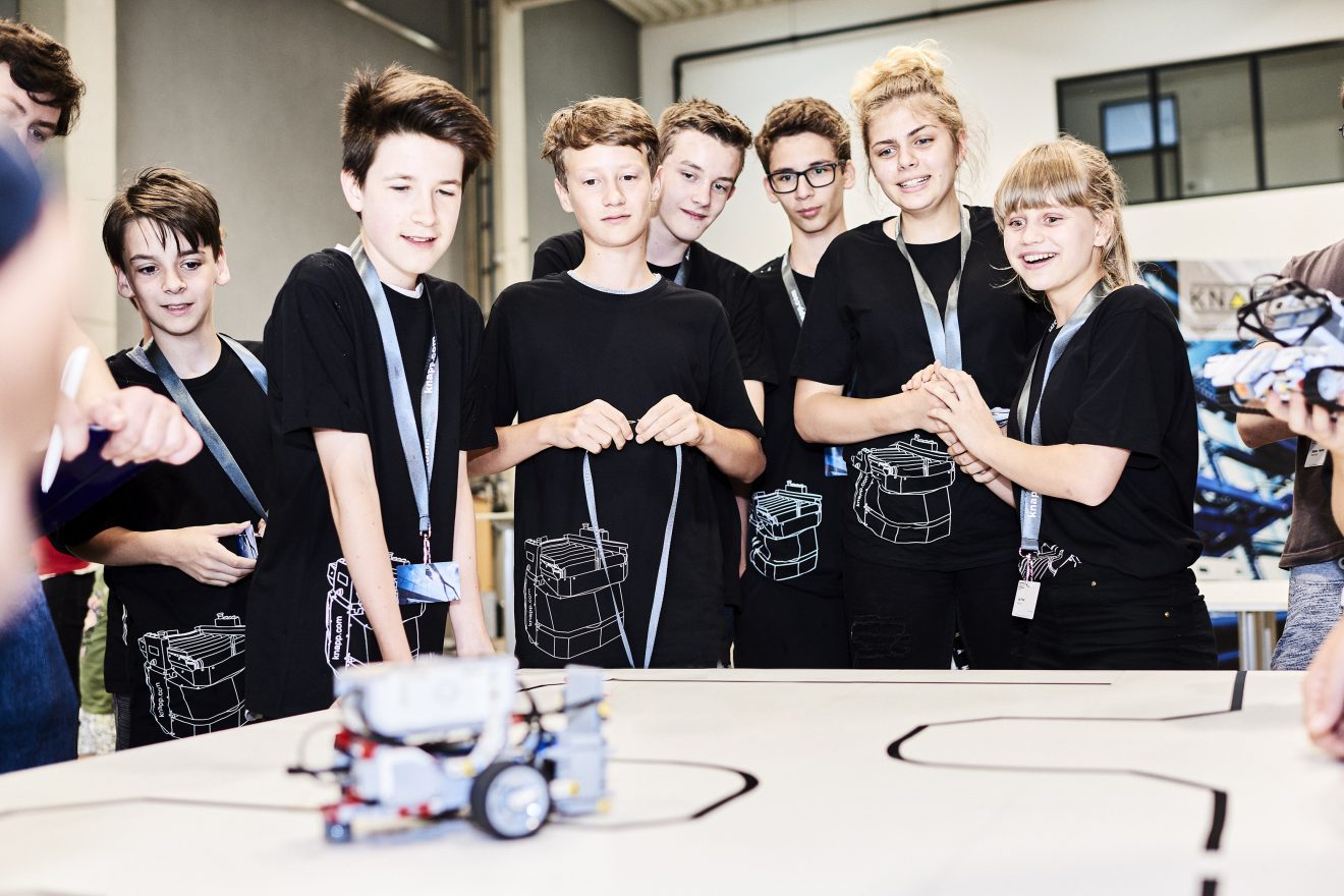 Technik begeistert! An der KNAPP RoboLeague 2018 waren insgesamt sechs Schulen mit 18 Teams und 52 Schülern vertreten.