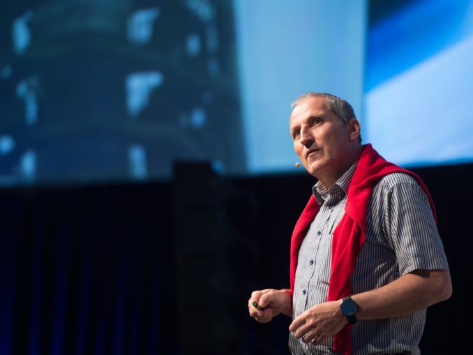 7_Stargast_Franz_Viehboeck_c_SAP_A.Hross-OpusMarketing Eine der Top-Keynotes hielt Ex-Astronaut Franz Viehböck. (c) SAP / A. Hroß – Opus Marketing