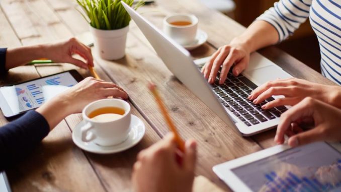 Der Arbeitsplatz der Zukunft - auf neudeutsch New Work - kann überall sein. (c) Pressmaster/shutterstock.com