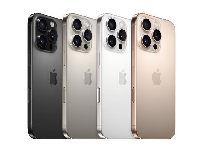 Apple-iPhone-16-Pro-finish-lineup-240909 iPhone 16 Pro und iPhone 16 Pro Max werden in vier Farben erhältlich sein: Titan Schwarz, Titan Natur, Titan Weiss und Titan Wüstensand. (c) Apple