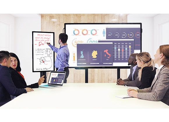 Boardroom_580_x_420 Acht von zehn Büroangestellten gaben an, an ihrem Arbeitsplatz produktiver zu sein als in Meetings. Eine bessere Vorbereitung und Ausstattung, wie z.B. interaktive Touchscreen-Displays, können die Produktivität einer Besprechung steigern.