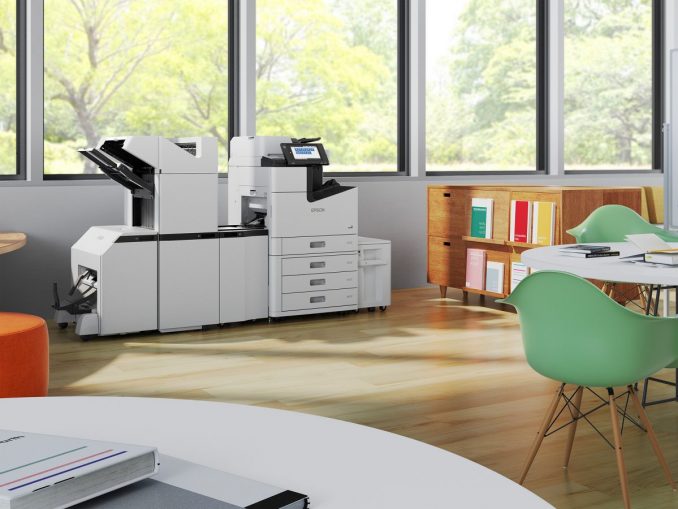 Epson WorkForce Enterprise WF-C20xx0 3 mid Die neuen Epson WorkForce Pro Enterprise WF-C20600, WF-C20750 und WF-21000 (im Bild) besitzen einen zeilenbreiten Druckkopf und bieten Unternehmen nachhaltige und zuverlässige Drucklösungen.