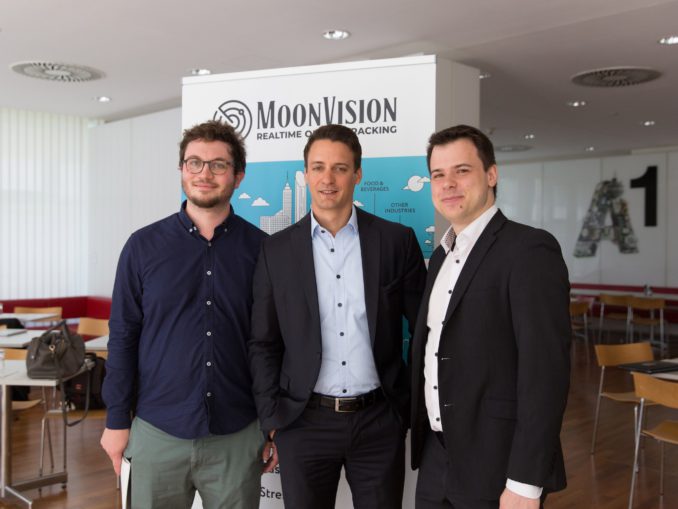 Florian Bauer_MoonVision Bernhard Famler_A1 Digital Kamil Kula_MoonVision (von li nach re) Florian Bauer, Founder & CEO, MoonVision, Bernhard Famler, Portfolio Manager, A1 Digital und Kamil Kula, Managing Director von MoonVision. (c) Anna Reinhartz / MoonVision