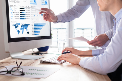 Business Analytics Wenn eine Anwendung nicht funktioniert, sind oft wichtige Geschäftsprozesse betroffen. Für das Unternehmen ergeben sich somit Umsatzausfälle. Auch lange Ladezeiten hemmen den Betriebsablauf und verschrecken Kunden. Bei Störungen ist deshalb entscheidend, dass Fehler möglichst zeitnah erkannt und behoben werden können. (c) Fotolia/NicoElNino