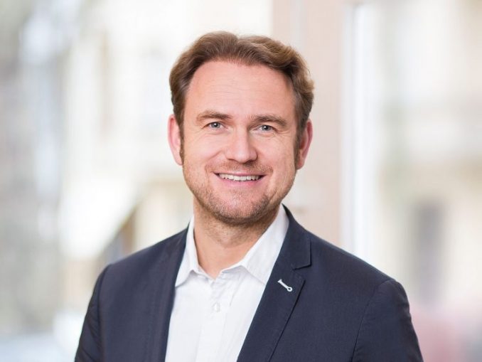 Julian Kawohl Prof. Julian Kawohl hat seit 2015 die Professur für Strategisches Management an der Hochschule für Technik und Wirtschaft in Berlin (htw) inne.