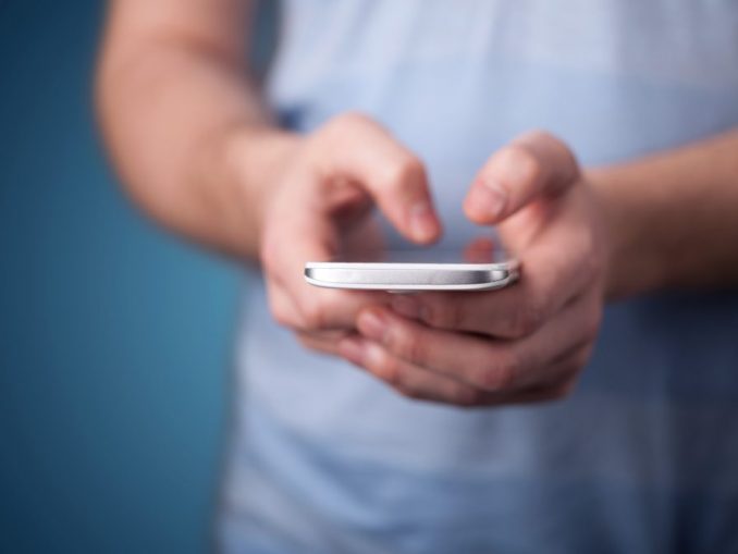 Mobil_07_© ra2studion - Fotolia Im Vergleich zu bekannter Ad-Clicker-Malware hat die Funktionalität der neu entdeckten Klickbetrug-Apps signifikante Verbesserungen erfahren. (c) ra2studion - Fotolia