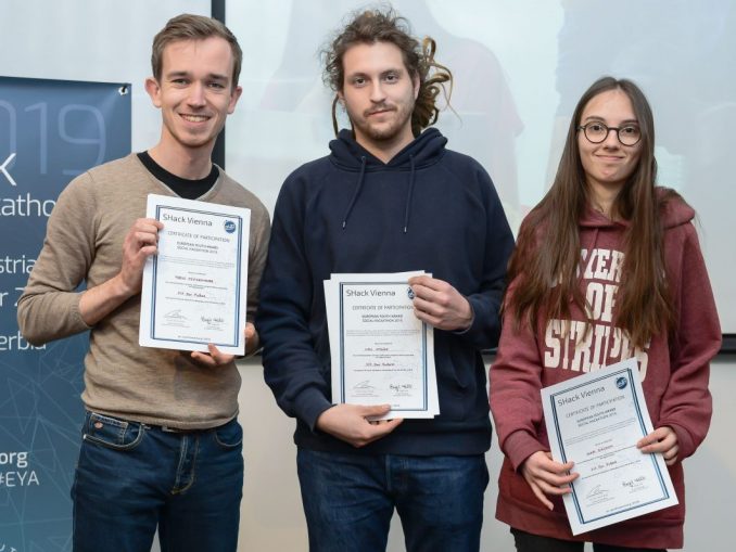 Projekt fit 4 future gewinnt Hackaton im BRZ Projekt fit 4 future gewinnt Hackaton im BRZ: Tobias Feitkenhauer, Max Stolze und Anna Bajnok haben fit 4 future entwickelt. (c) EYA/E. Ellerdorfer