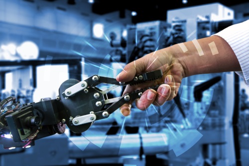 Robohand_Mensch_klein