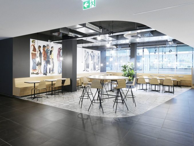 SAP_Cafeteria_quer_c_Paul_Ott Die Cafeteria bei SAP. (c) Paul Ott