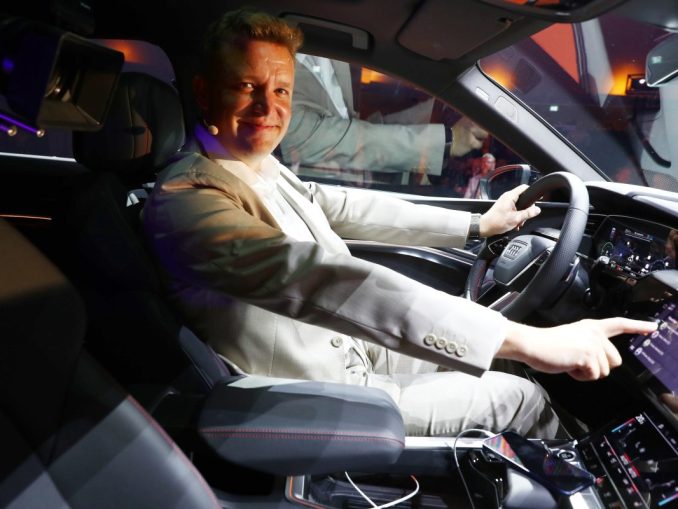 STARFACE_CarPlay-Integration CEO Florian Buzin gewährte auf dem STARFACE Kongress erste Einblicke in die CarPlay-Integration. (c) Starface