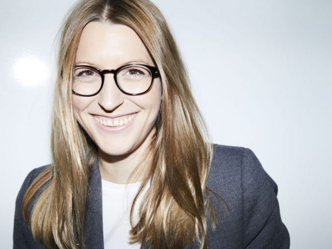 Sandra Bascha Bei XING ist Gehaltstransparenz bereits gelebte Realität. „Ziel dieser Maßnahme ist es, Gehälter zu entmystifizieren und einen gleichberechtigten, offenen Diskurs über Gehälter zu schaffen“, erläutert Sandra Bascha, Manager Corporate Communications bei XING. (c) XING