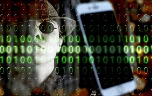 Smartphone_Malware_Spionage_cyber-4444450_1280_Gerd-Altmann_Pixabay_w492_h312