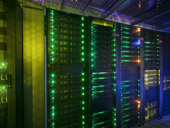 Supercomputer Der HPC-Cluster LEO 5 an der Universität Innsbruck bietet bis zu 250 Milliarden Rechenoperationen pro Sekunde. (c) Eva Fessler/Universität Innsbruck