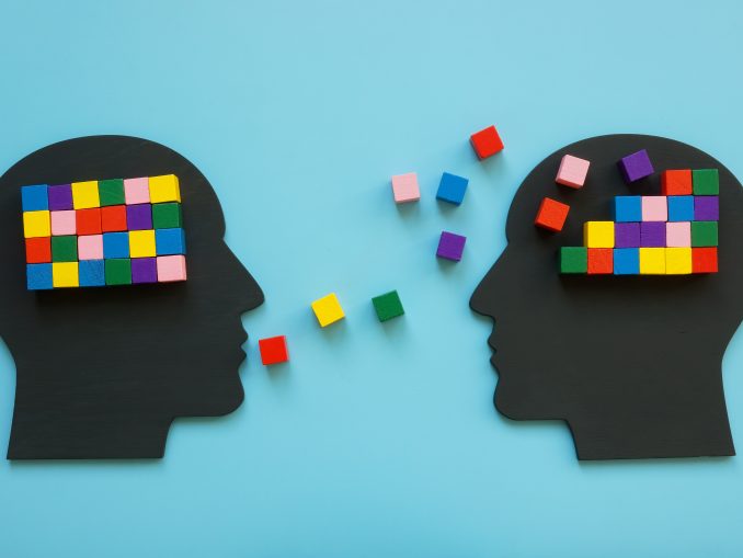 Heads with colorful cubes as symbol of mentoring and psychotherapy.