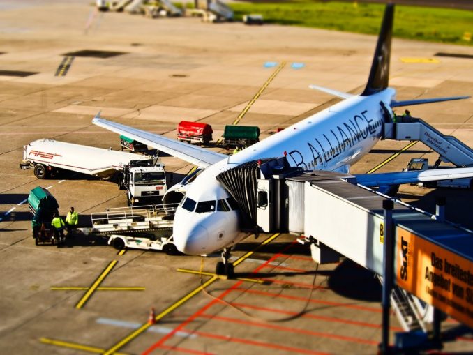 airport-1105980_1280