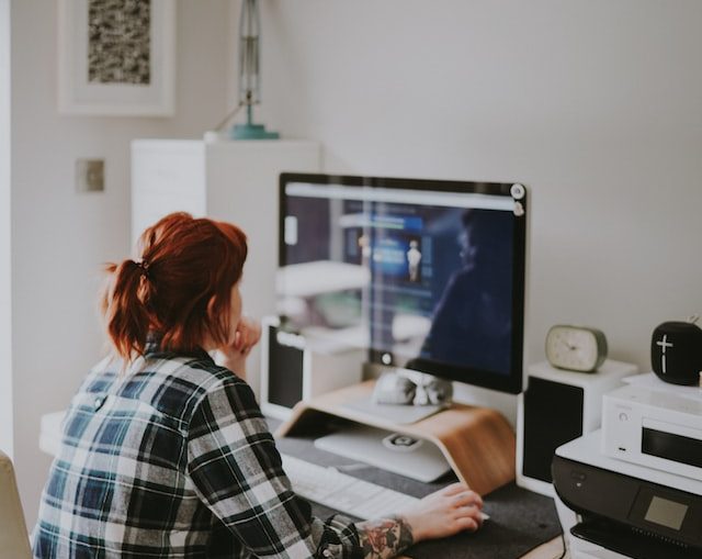 annie-spratt-g9KFpAfQ5bc-unsplash Ein Drittel aller befragten Frauen rechnet damit, dass sich ihre Work-Life-Balance im Jahr 2023 weiter verschlechtert. (c) Unsplash