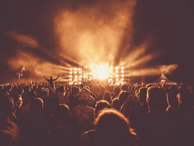audience-gd3efe3e2e_1920 Faktoren für ein optimales Kundenerlebnis (c) Pixabay