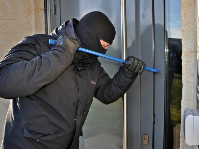burglar-3718381_1920