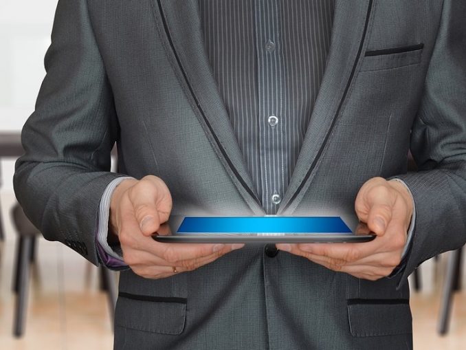 CIO businessman-2606509_1280 Laut Deloitte haben heimische CIO Aufholbedarf bei internationalen Trends. (c) pixabay