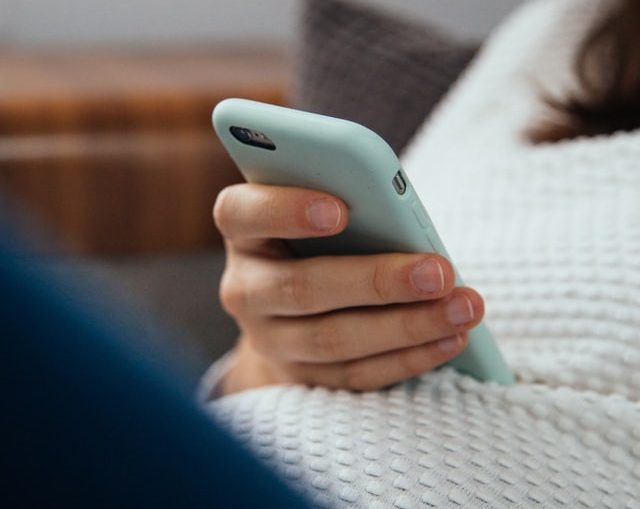 charles-deluvio-XwbzsOOC0Ws-unsplash Der Onlinehandel ist im Corona-Jahr 2020 in Österreich mit 17,4 Prozent so stark gewachsen wie nie zuvor. (c) Charles Deluvio – Unsplash