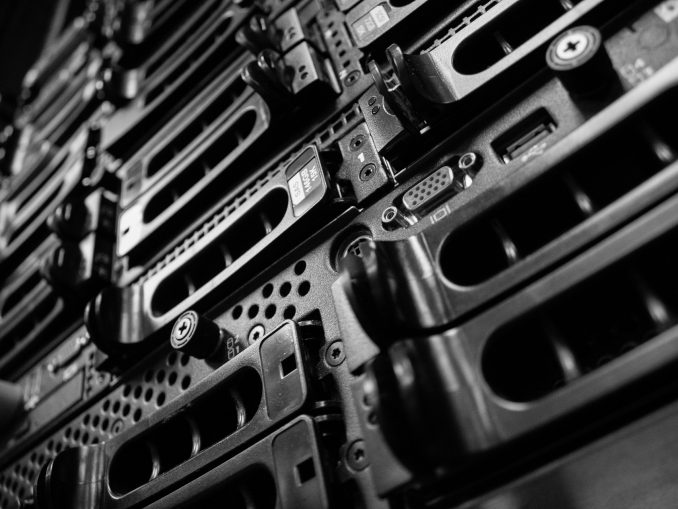 computers-2653005_1920 Die Mehrzahl der Unternehmen setzt den Fokus von Business Intelligence (BI) auf Data Analytics. (c) pixabay