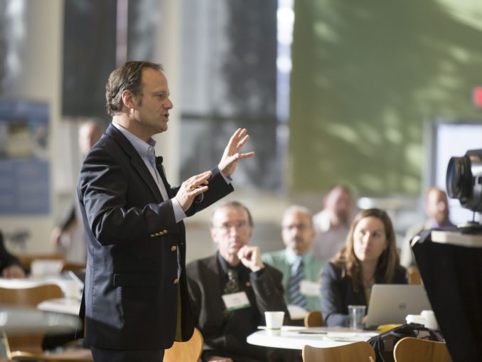 conference-2705706_1920-pixabay Bis 31. Mai können sich Interessierte noch für die letzten freien Slots als Speaker beim VÖSI Software Day 2018 anmelden. (c) pixabay