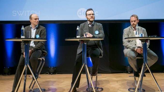 Domain Pulse 2020 v.l.n.r.: Erhard Friessnik, Abteilungsleiter Cybercrime Competence Center im Bundeskriminalamt; Jan-Peter Kleinhans, Stiftung Neue Verantwortung in Berlin; Christof Tschohl, Wiener Research Institut-Digital Human Rights Center.