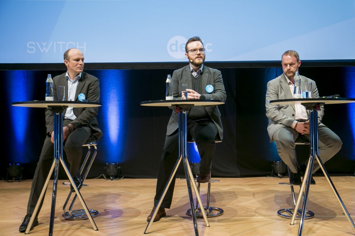 Domain Pulse 2020 v.l.n.r.: Erhard Friessnik, Abteilungsleiter Cybercrime Competence Center im Bundeskriminalamt; Jan-Peter Kleinhans, Stiftung Neue Verantwortung in Berlin; Christof Tschohl, Wiener Research Institut-Digital Human Rights Center.