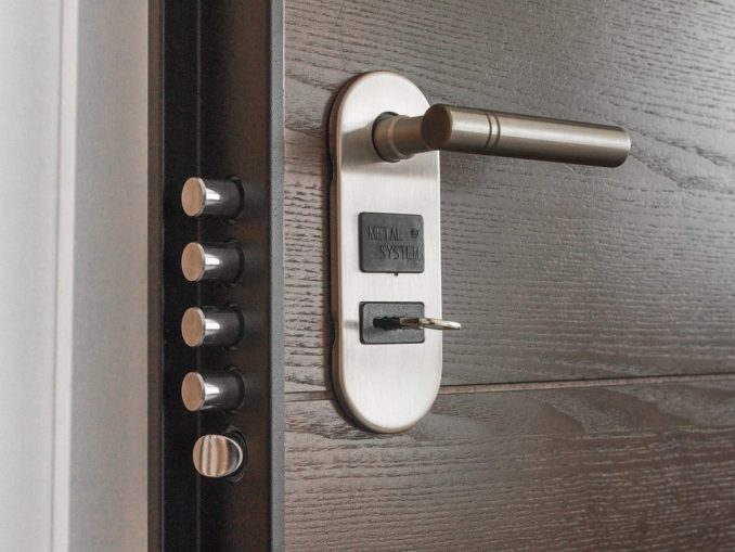 door-ga9ddacc5a_1280