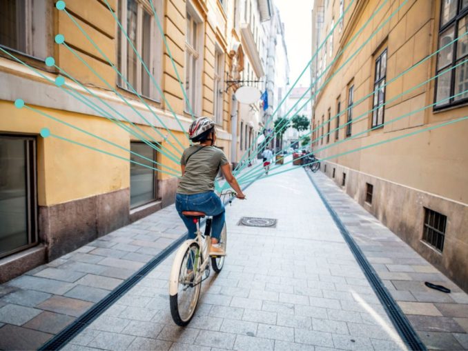 egeniouss_202303_press_release_AIT_Smartphone_Navigation__c_AIT Egeniouss Smartphone Navigation: Apps für Radfahrerinnen und Radfahrer sowie Fußgänger und Fußgängerinnen benötigen eine genaue und sichere satellitengestützte Navigation. Mittels des EU-Projekts egeniouss wird eine präzisere Navigation möglich sein (c) AIT