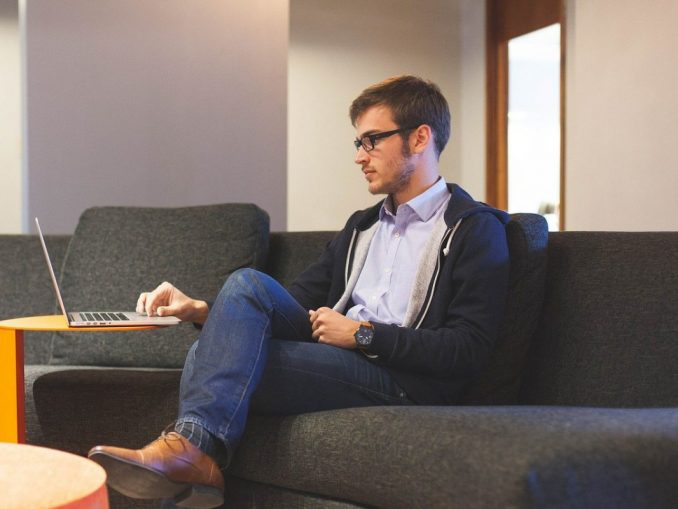 entrepreneur-593371_1280 Selbstbestimmtes Arbeiten, etwas das durch agile Frameworks besonders unterstützt wird, ist mit 72 Prozent für die Mitarbeitenden der wichtigste Motivationsfaktor. (c) Pixabay