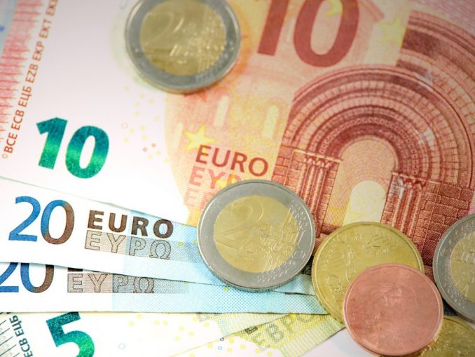 euro-1557431_1920 Zeit den Onlineriesen an die Leine zu nehmen (c) Pixabay