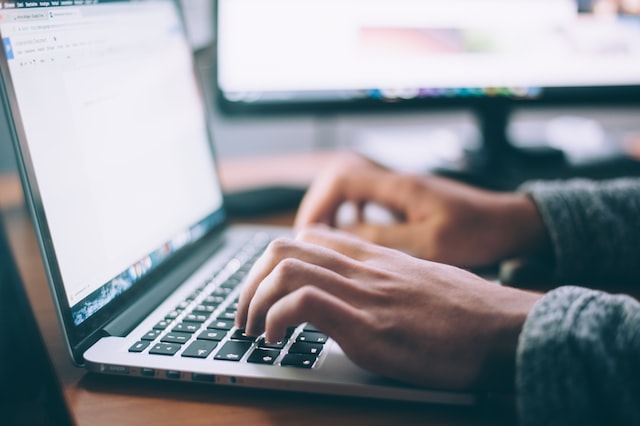 glenn-carstens-peters-npxXWgQ33ZQ-unsplash-3 Etwa drei von zehn Befragten sind der Meinung, dass Low-Code den Organisationen hilft, das wachsende Datenvolumen zu bewältigen. (c) Unsplash