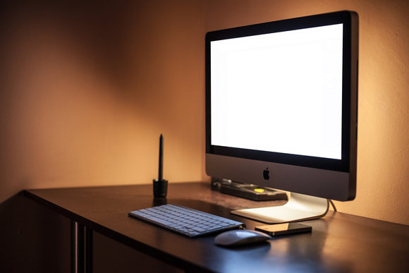 imac-blank-screen-stock-100672702-large