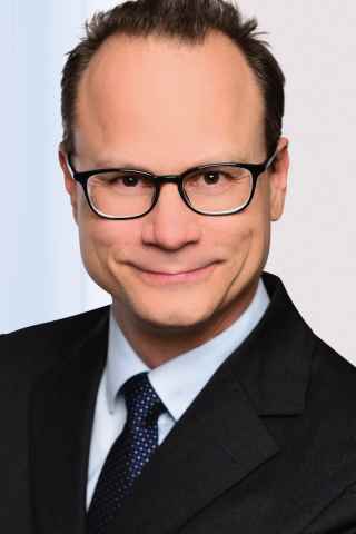 lars-lippert_hoch_cmyk