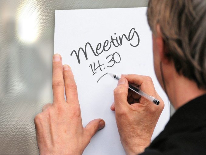 meeting-552410_1280 Um sich und andere zu informieren, gibt es bessere Wege als Meetings. (c) Pixabay