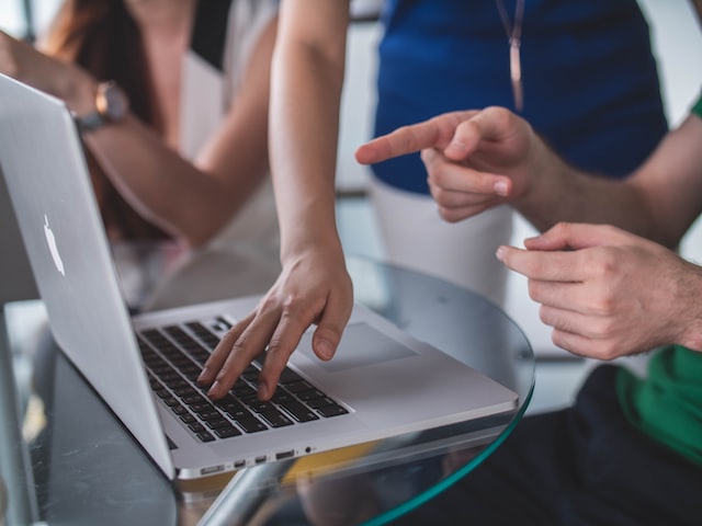 mimi-thian-ZKBzlifgkgw-unsplash Die Zahl der Unternehmen, die weltweit Opfer eines erfolgreichen Cyberangriffs wurden, stieg von 84 Prozent auf 90 Prozent. (c) Unsplash