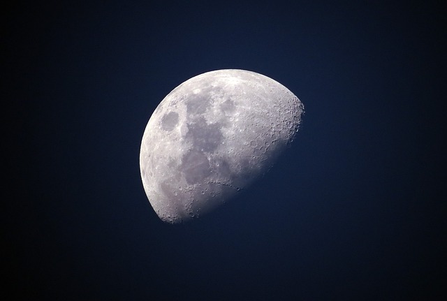 moon-g1aa1c24ca_640