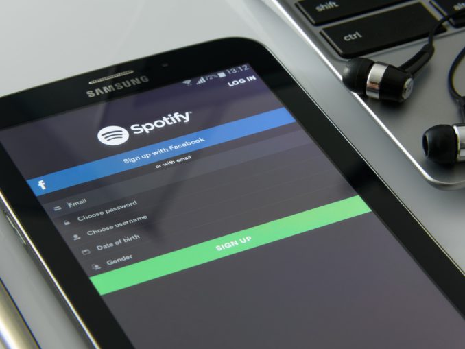 music-on-your-smartphone-spotify 17961pixabay17_1920 Die Geschäftsführung will sich mit dem strategischem Zukauf vor neuen Klagen schützen. (c) pixabay
