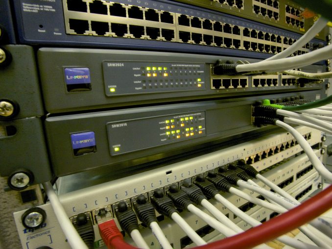 network-197300_1920 switch