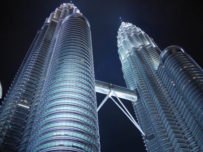 petronas-twin-towers-2112152_1920