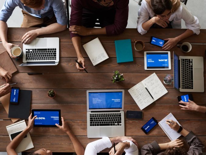 pexels-fauxels-3183150 16 Prozent der Kommunikationsdienstleistern haben bereits eine Strategie zur Umsetzung eines offenen Betriebsmodells. (c) Pexels