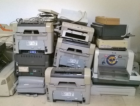 printers_pile_abondoned_by_christosGiakkasPixabay