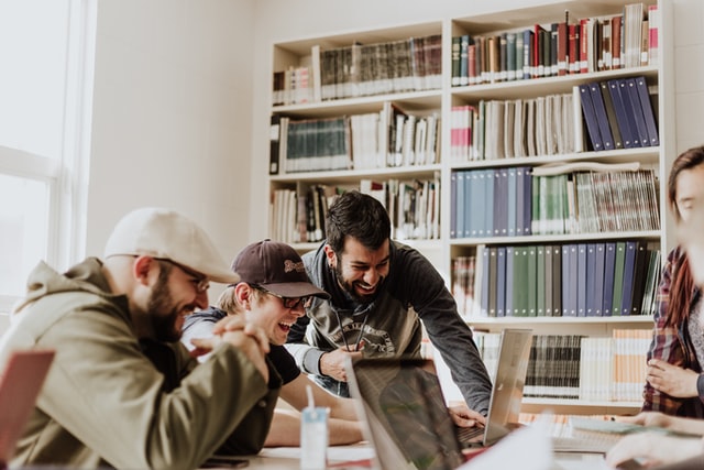 priscilla-du-preez-XkKCui44iM0-unsplash Das beste Startup wird mit 60.000 Euro Preisgeld und einem exklusiven Acceleration-Programm belohnt. (c) Unsplash