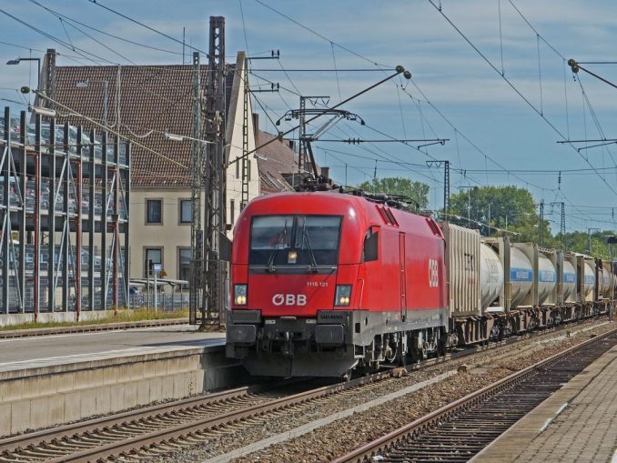 railway-3646685_1280 Ziel des Forschungsvorhabens ist es, die Güterbahn als Rückgrat im volatilen Umfeld des Physical Internets zu etalieren. (c) hpgruesen - Pixabay